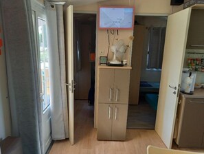 3 bedrooms, in-room safe, iron/ironing board, WiFi - Mobil Home à Proximité de la Réserve de Sigean et des Plages de Port la Nouvelle (Sigean)