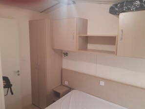 3 bedrooms, in-room safe, iron/ironing board, WiFi - Mobil Home à Proximité de la Réserve de Sigean et des Plages de Port la Nouvelle (Sigean)