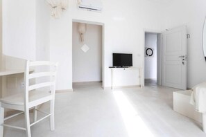 Superior Room | 1 bedroom, down comforters, in-room safe, individually decorated - SUITE ARTUS (Ugento)