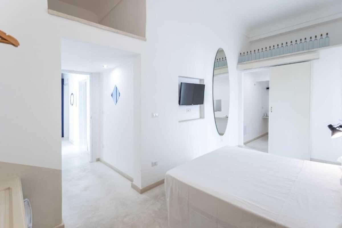 1 habitación, cubrecamas y caja de seguridad en la habitación