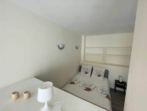 1 bedroom, WiFi, bed sheets
