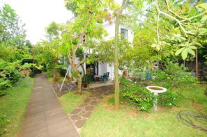 Property grounds - Bungalow Birds Paradise sur la Plage de Pointe D'esny, Pour Couples et Enfants (Pointe d'Esny)