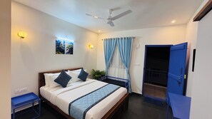 Desk, free WiFi - Shree Kalya Resort- Chikmagalur (Chikkamagaluru)