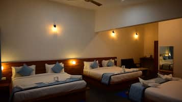 Elite Shared Dormitory | Desk, free WiFi