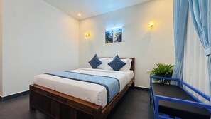 Desk, free WiFi - Shree Kalya Resort- Chikmagalur (Chikkamagaluru)