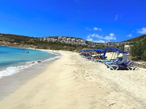 Am Strand, Liegestühle, Strandtücher