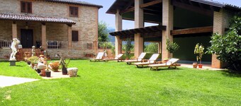 5 Bedroom Villa in Montefortino