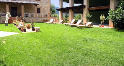 5 Bedroom Villa in Montefortino