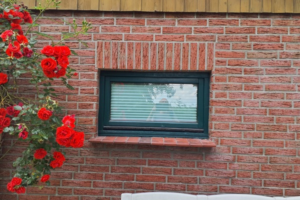 Ihr Küchenfenster zum Vorgarten neben dem Caravan.