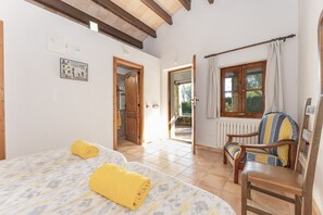 4 dormitorios, tabla de planchar con plancha, wifi gratis y ropa de cama