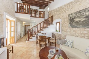 Interior - Finca Can Castell 2 for 8 with swimming pool, bbq, free wi fi (Alcúdia)