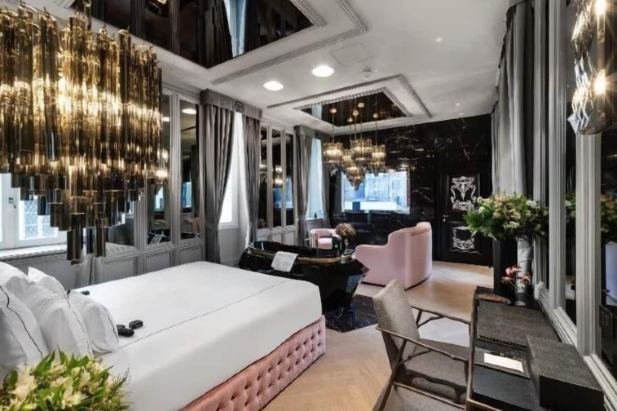 Egyptian cotton sheets, premium bedding, down comforters, pillowtop beds