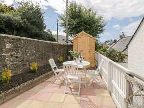 Outdoor dining - Haven Cottage (Kirkcudbright)