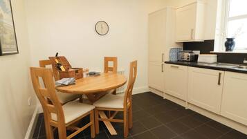 Cottage | Dining