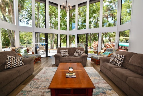 Homosassa River Retreat with Pool, Dock, Fire Pit & Water Sports