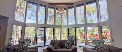 تلفزيون ذكي، كُتُب، ستيريو