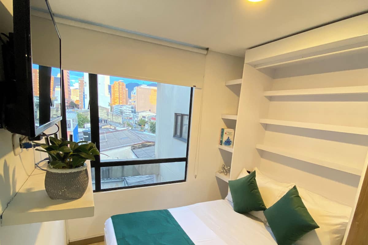 Leilighet – basic | 1 soverom, allergitestet sengetøy og skrivebord