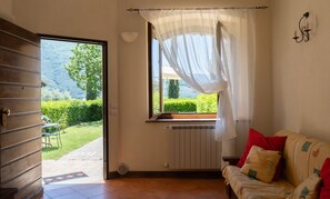 Fireplace - GABBIO: Two-room apartment in farmhouse with swimming pool, Marmore Falls (Ferentillo)