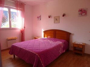 3 bedrooms - House 6 people. with garage, the beach on foot (DAMGAN)