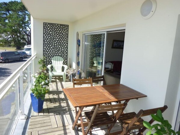 Outdoor dining - Splendid apartment for 4 people. with sea view! (DAMGAN)