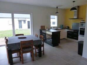 Fridge, dishwasher, cookware/dishes/utensils