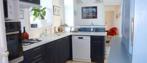 Réfrigérateur, micro-ondes, lave-vaisselle