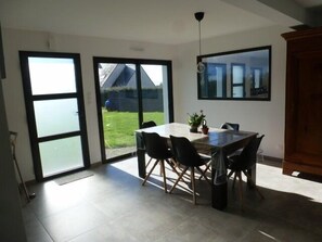 Dining - Maison 8 personnes, la mer et la campagne (AMBON)
