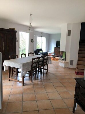 Dining - House for 6 people in Kervoyal (DAMGAN)