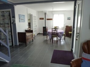 Interior - Quiet house sleeps 5/6 (DAMGAN)