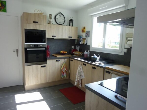 Fridge, microwave, oven, dishwasher - Quiet house sleeps 5/6 (DAMGAN)
