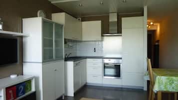 Fridge, oven, cookware/dishes/utensils