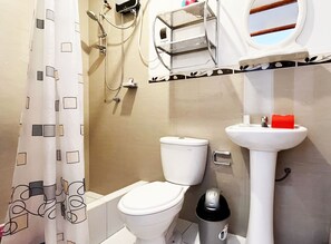 Håndklær, såpe, sjampo og toalettpapir