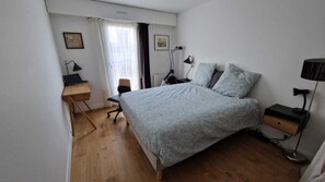 1 sovrum, skrivbord, gratis wi-fi och sängkläder