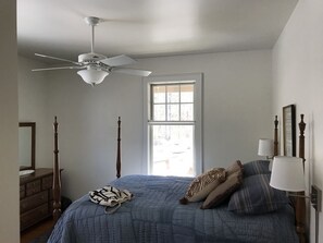 4 bedrooms, desk, iron/ironing board, free WiFi