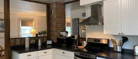 Køleskab, mikrobølgeovn, ovn, kogeplade