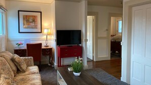 Living area - 2-Bdr Apt In Town, By the Water (Williamstown)