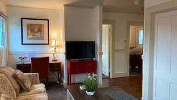 Una televisión, una oficina