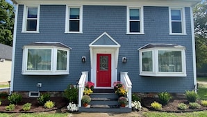 Exterior - 2-Bdr Apt In Town, By the Water (Williamstown)