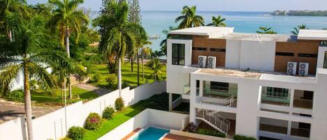 المنشأة من الخارج