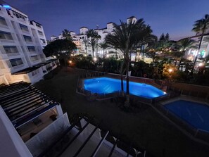 Outdoor pool - Nuevo!!5 Minutos de la Playa Puerto Banus,marbella.edif. Playas del Duque,3 hab (Marbella)