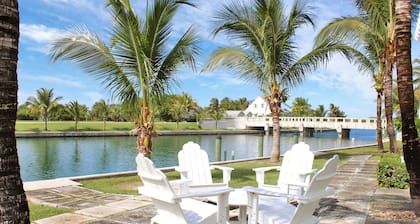 Waterfront House located in Schooner Bay, Abaco