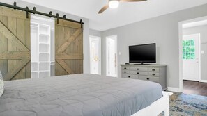 3 室のベッドルーム、セーフティボックス (室内)、WiFi (無料)、ベッドシーツ