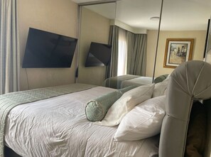 2 habitaciones, tabla de planchar con plancha, wifi y ropa de cama