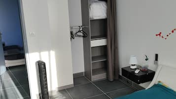 3 bedrooms, iron/ironing board, bed sheets