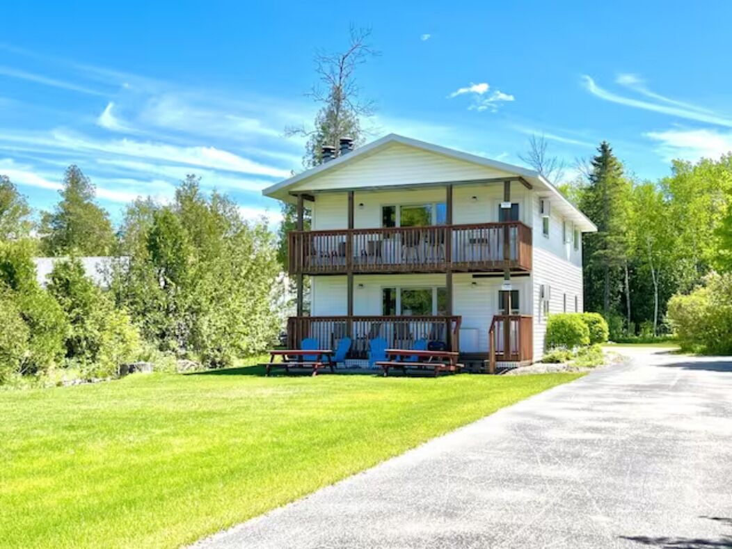 Steps to Beach! Cozy Beach Retreat: 3BR, Fireplace, Grill- lower level unit