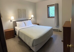 3 bedrooms, travel cot, free WiFi, bed sheets