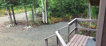 Cozy and Quiet One Bedroom Cabin 1/2 mile off Parks Highway mile 57 in Houston.