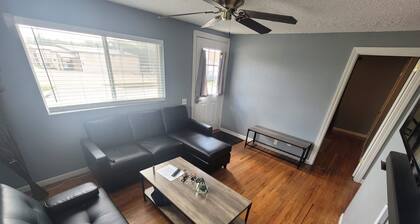 House To Yourself! Parking, WIFI, Pets allowed!