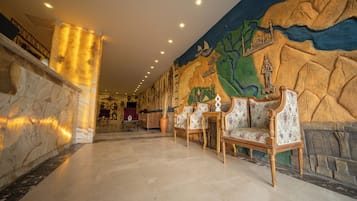 Coin salon dans le hall
