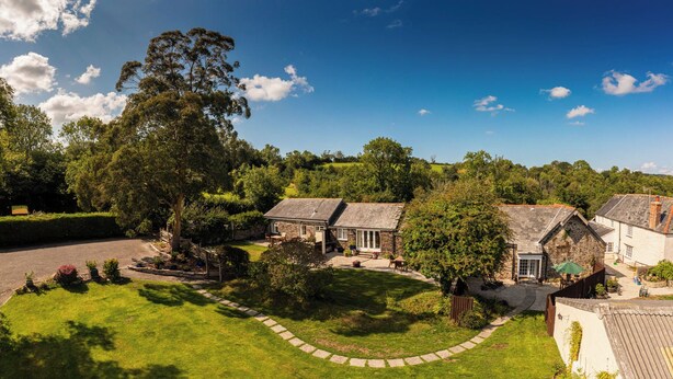 A rural property with stone buildings, a well-maintained lawn, and a clear sky. - Beautiful 4* Cottage in a peaceful, rural setting with Country Club membership.  (Saltash)
